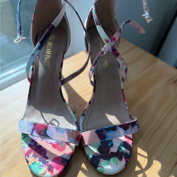 Dream Pairs Multicolor Floral Heels - Picture 1 of 3